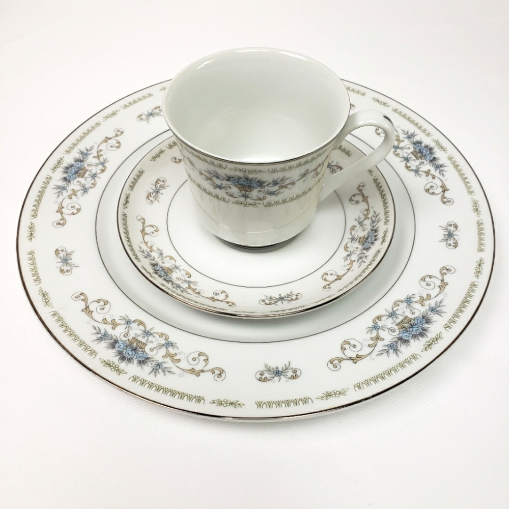 Diane by Wade Fine Porcelain China 3 Piece Set